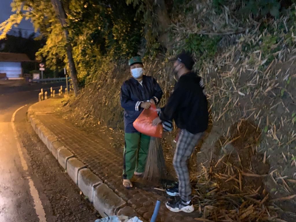 podiumnews.com-Persadha Nusantara dan APHB Denpasar Bagikan Sembako Peringati Kemerdekaan RI